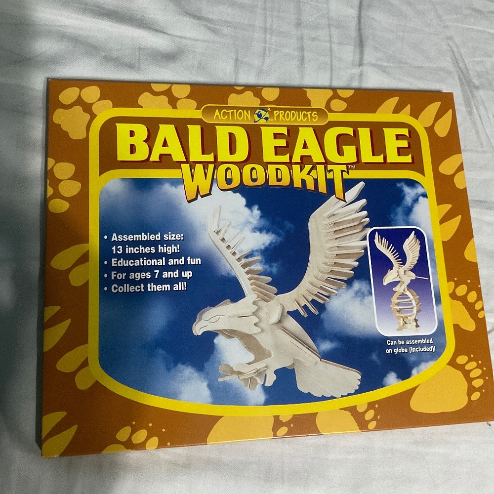 3D wood puzzle Bald Eagle and Peacock.   K05